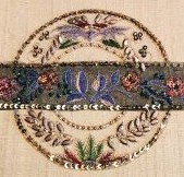 Broderie indienne perlée réalisée au crochet Aari